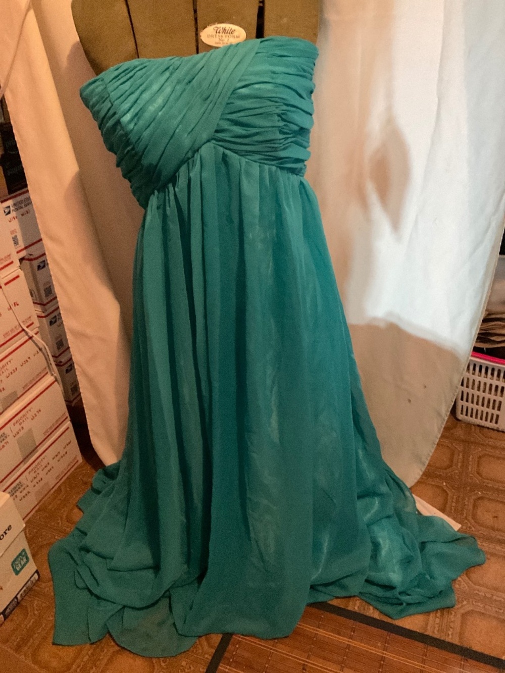 Evening gown beautiful turoquise. W270